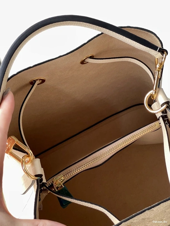 LOUIS VUITTON MM NÉONOÉ 0801
